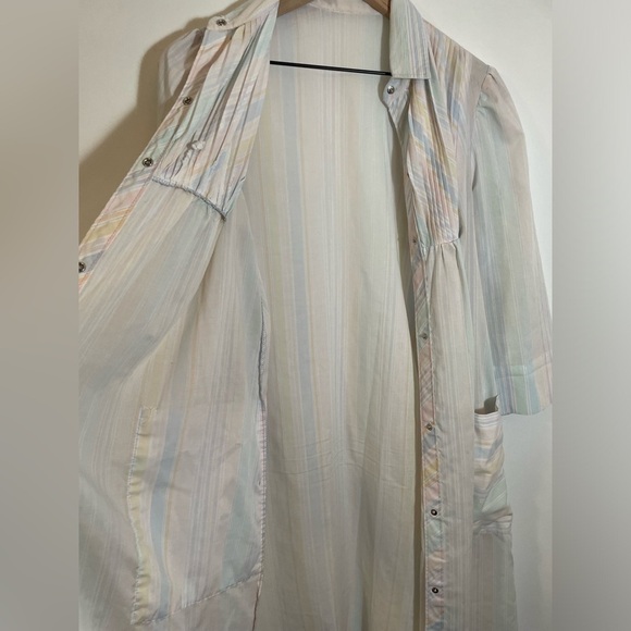 Retro Pastel GrannyCore House Coat Gown, Vintage Pleated Detail, Snap Buttons - Picture 5 of 11